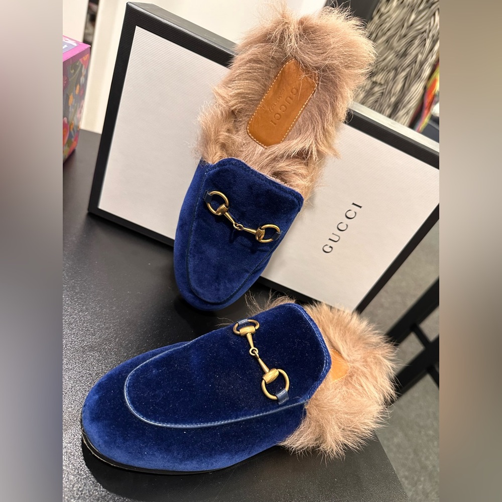 Pre Owned Gucci Sz 35.5 Blue Horsebit Velvet and Fur Shoes Mules Designer